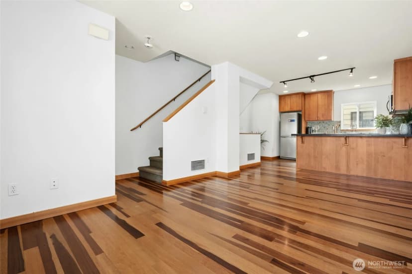 Property photo for 4331 9th Avenue Ne #c, Seattle photo 4