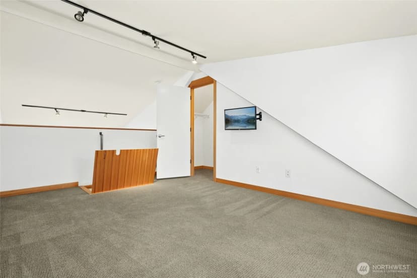Property photo for 4331 9th Avenue Ne #c, Seattle photo 15