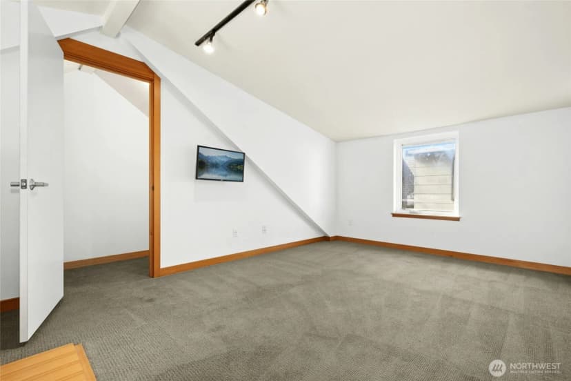 Property photo for 4331 9th Avenue Ne #c, Seattle photo 16