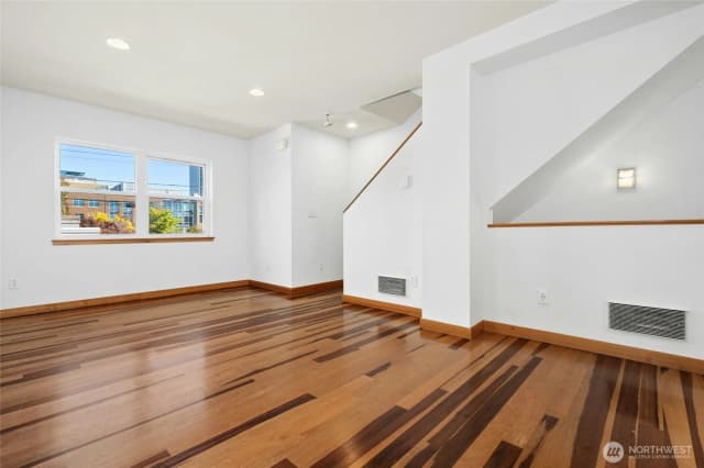Property photo for 4331 9th Avenue Ne #c, Seattle photo 3