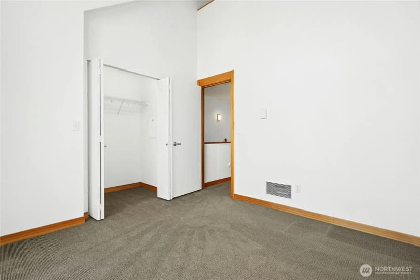 Property photo for 4331 9th Avenue Ne #c, Seattle photo 11