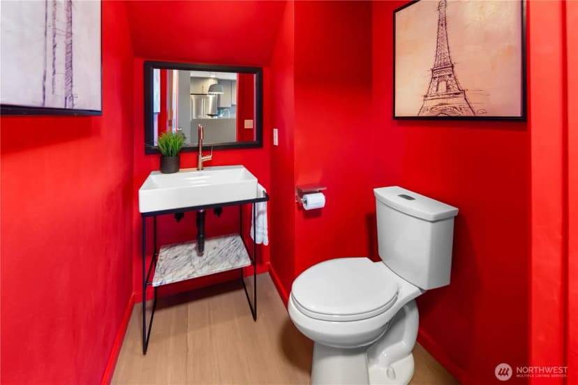 Property photo for 2419 8th Avenue N #403, Seattle photo 11