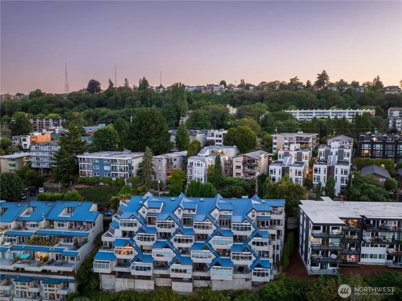 Property photo for 2419 8th Avenue N #403, Seattle photo 26