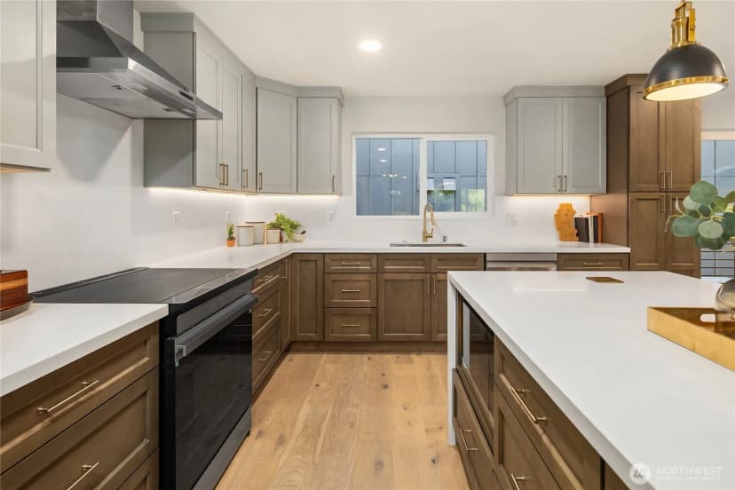 Property photo for 10045 38th Avenue Ne, Seattle photo 15
