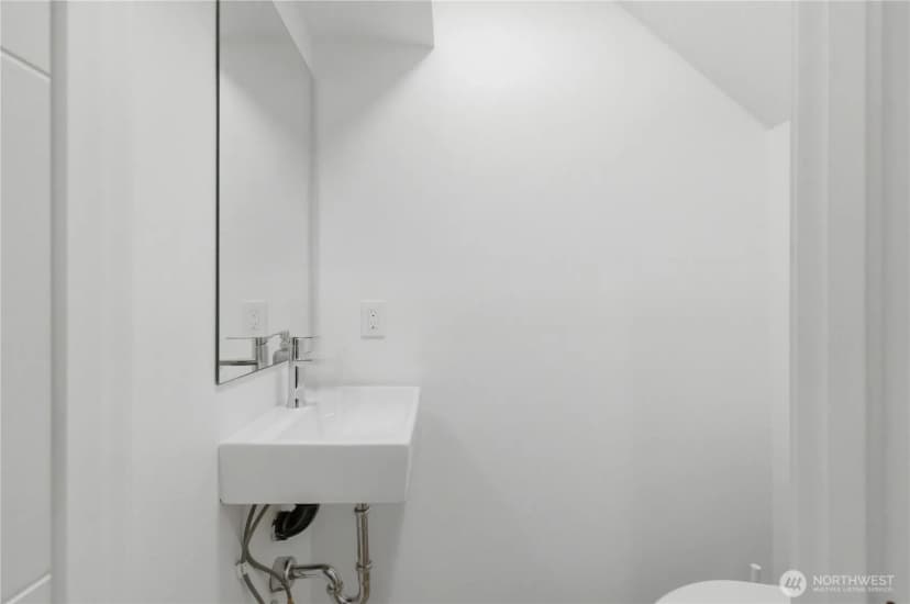 Property photo for 909 Hiawatha Place S #c, Seattle photo 12