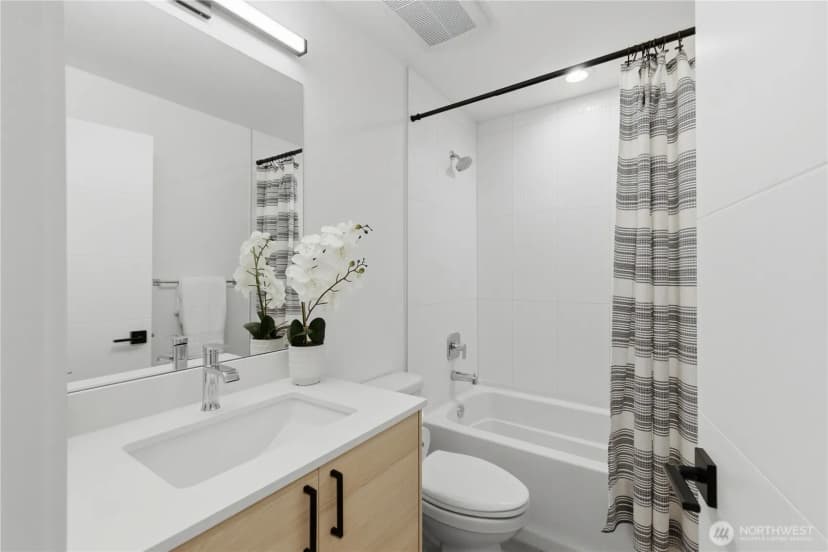 Property photo for 909 Hiawatha Place S #c, Seattle photo 22