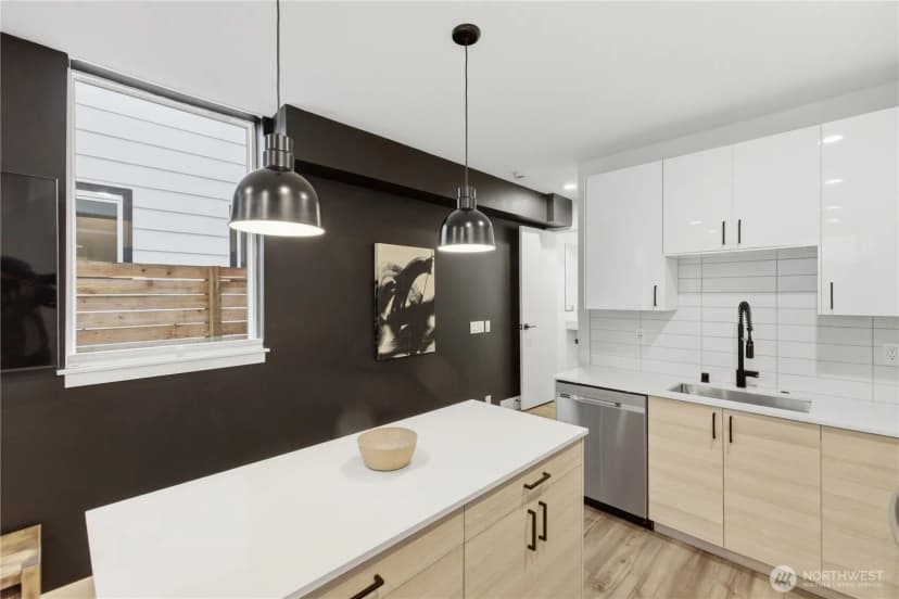 Property photo for 909 Hiawatha Place S #c, Seattle photo 11