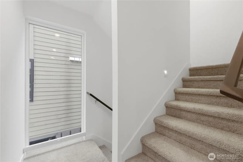 Property photo for 909 Hiawatha Place S #c, Seattle photo 13