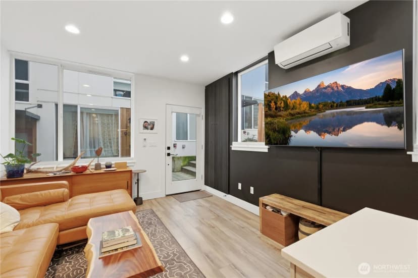 Property photo for 909 Hiawatha Place S #c, Seattle photo 7