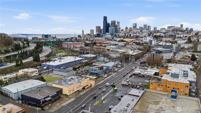 Property photo for 909 Hiawatha Place S #c, Seattle photo 30