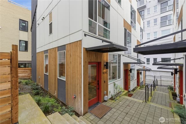 Property photo for 909 Hiawatha Place S #c, Seattle