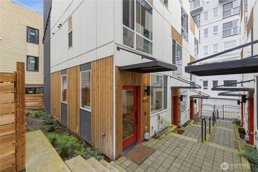 Property photo for 909 Hiawatha Place S #c, Seattle
