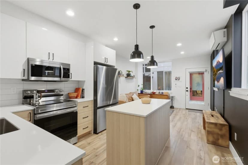 Property photo for 909 Hiawatha Place S #c, Seattle photo 9