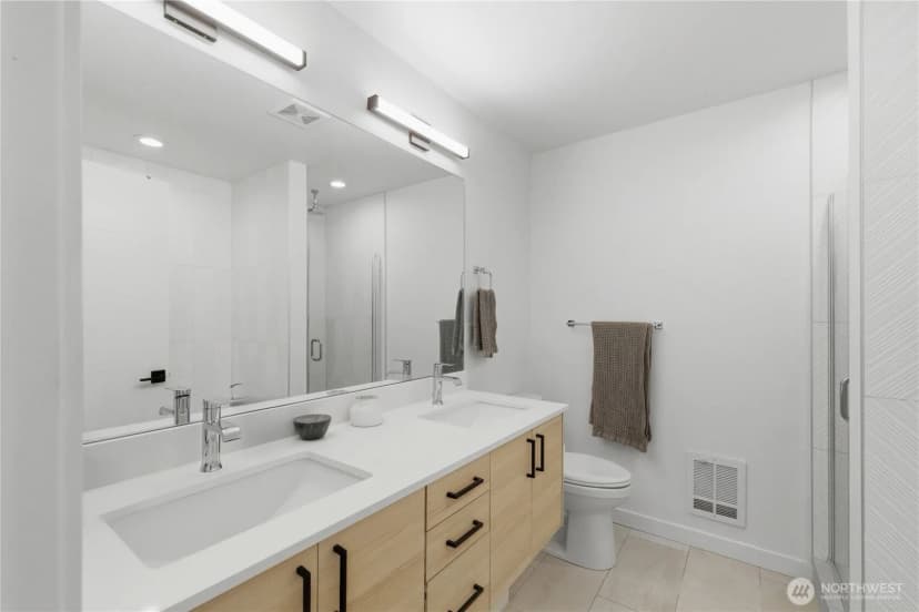 Property photo for 909 Hiawatha Place S #c, Seattle photo 18