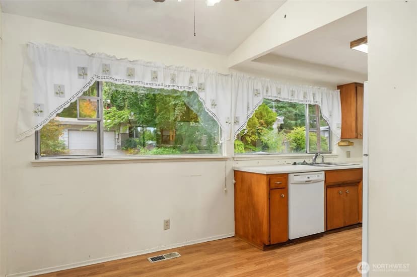 Property photo for 5653 125th Avenue Se, Bellevue photo 13
