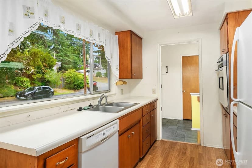 Property photo for 5653 125th Avenue Se, Bellevue photo 11