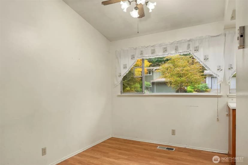 Property photo for 5653 125th Avenue Se, Bellevue photo 14