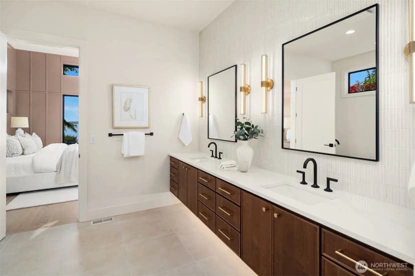 Property photo for 17626 Talbot Road, Edmonds photo 20
