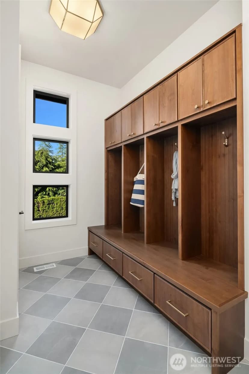 Property photo for 17626 Talbot Road, Edmonds photo 27