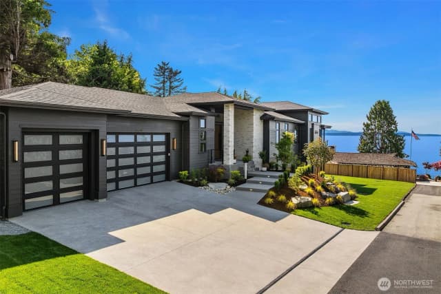 Property photo for 17626 Talbot Road, Edmonds photo 2