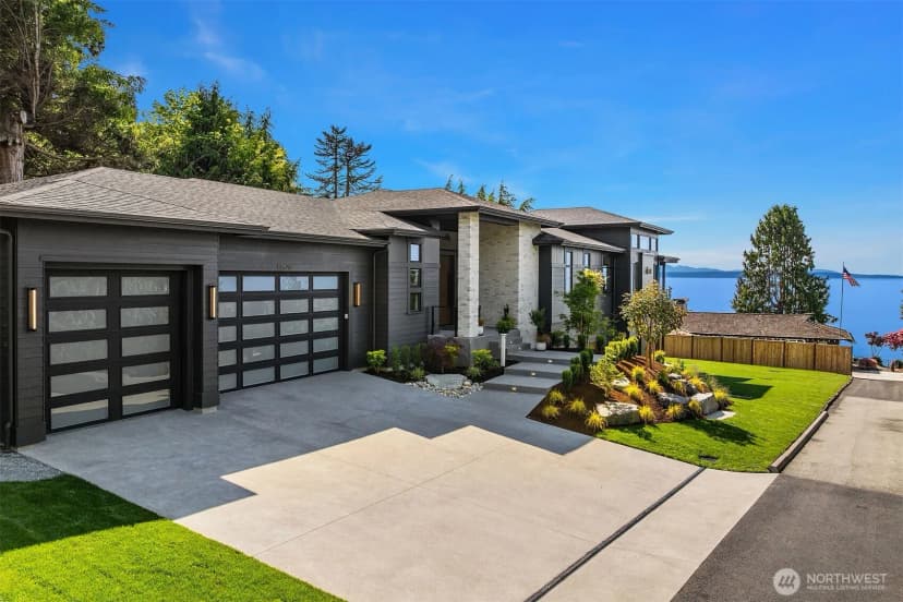 Property photo for 17626 Talbot Road, Edmonds photo 2