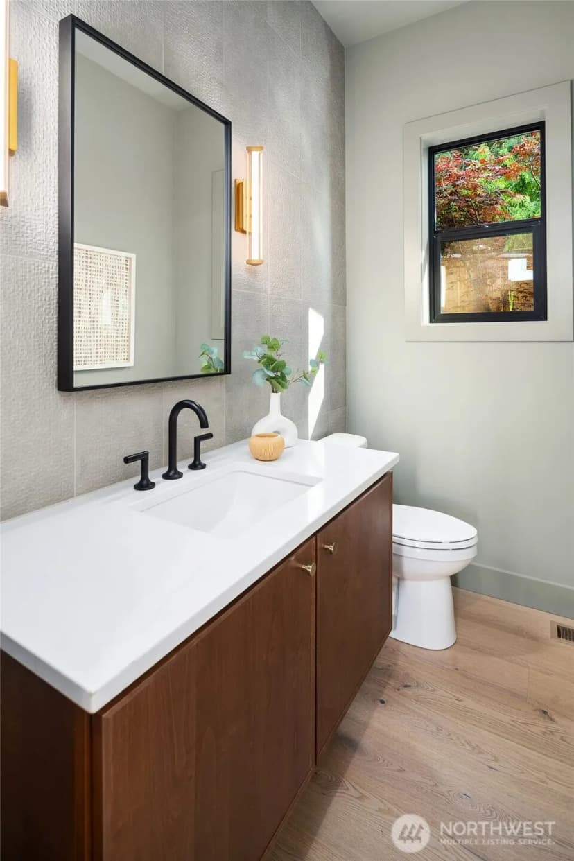 Property photo for 17626 Talbot Road, Edmonds photo 24