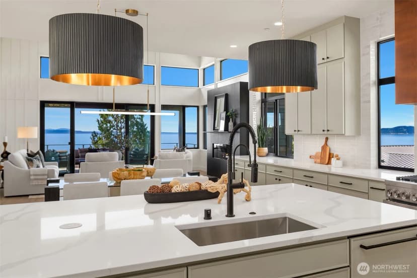 Property photo for 17626 Talbot Road, Edmonds photo 9