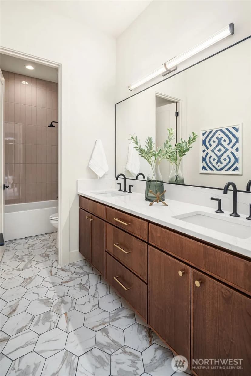 Property photo for 17626 Talbot Road, Edmonds photo 34