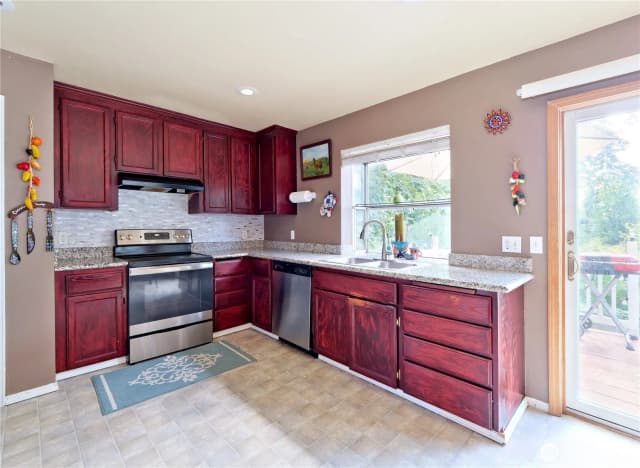 Property photo for 1921 Sw 331st Place, Federal Way photo 2