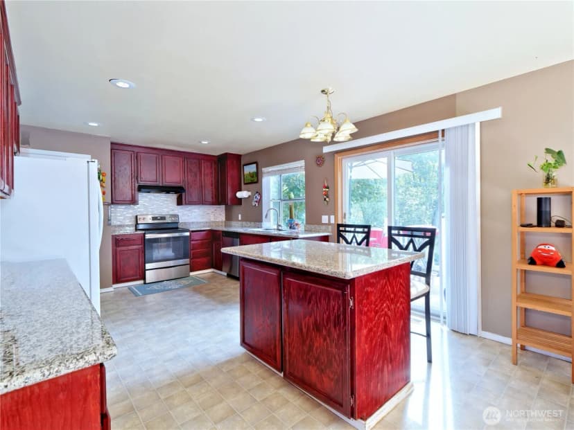 Property photo for 1921 Sw 331st Place, Federal Way photo 3