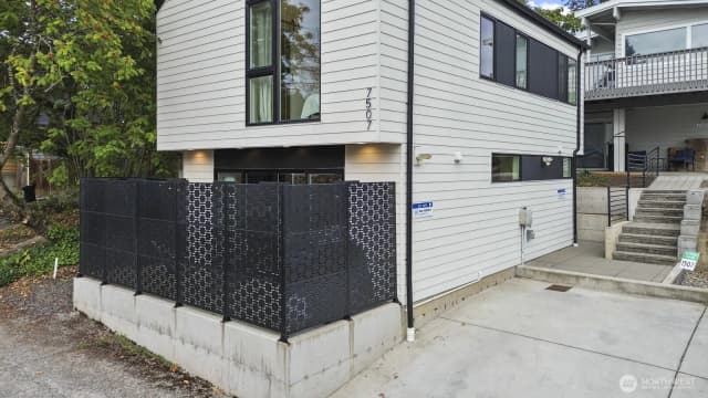 Property photo for 7507 Latona Avenue Ne, Seattle photo 3