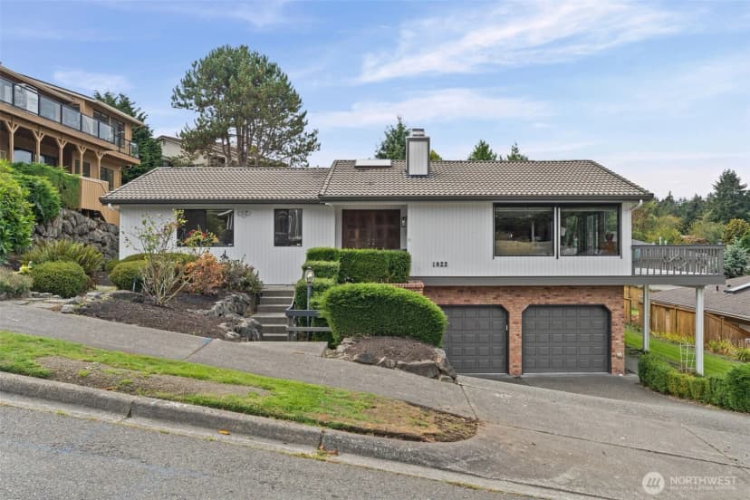 Property photo for 1922 Dumas Circle Ne, Tacoma