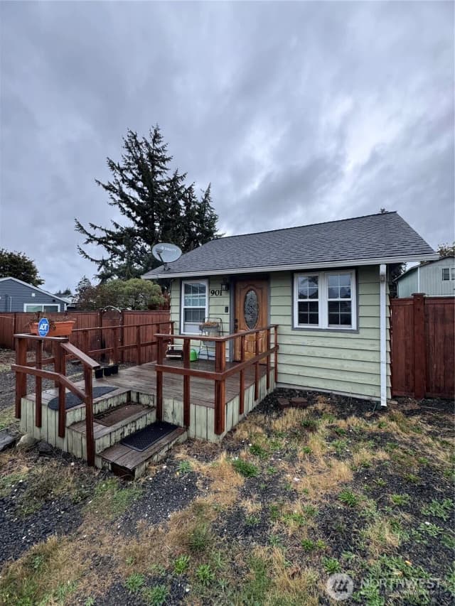 Property photo for 901 113th Street S, Tacoma photo 2