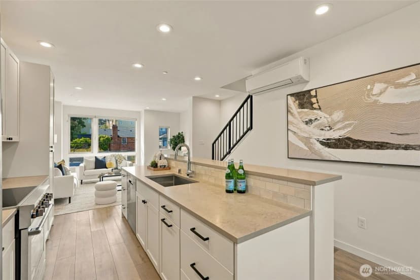 Property photo for 18504 Wallingford Avenue N, Shoreline photo 13
