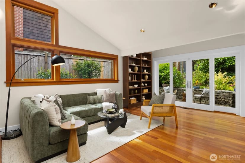 Property photo for 2223 39th Avenue E, Seattle photo 11