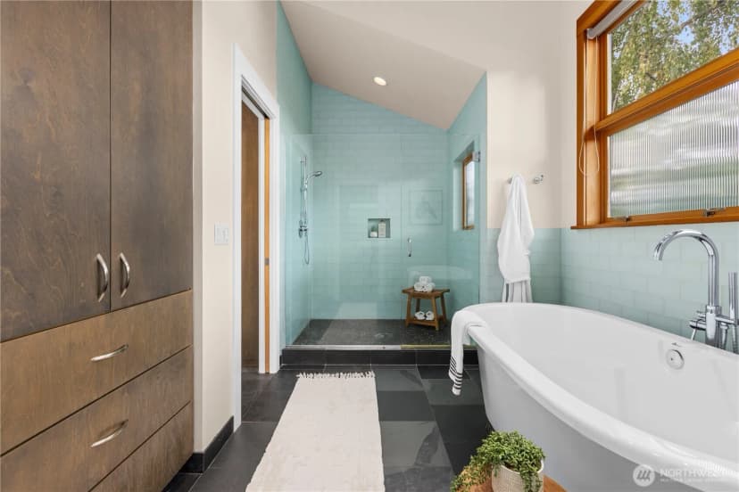 Property photo for 2223 39th Avenue E, Seattle photo 29