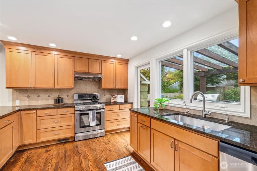 Property photo for 3039 Ne 86th St, Seattle photo 13
