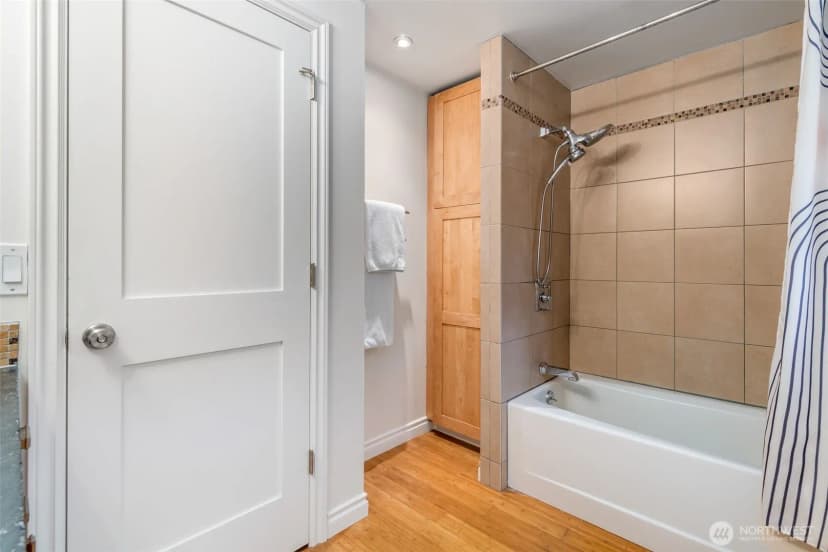 Property photo for 3039 Ne 86th St, Seattle photo 23
