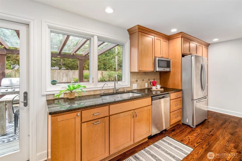 Property photo for 3039 Ne 86th St, Seattle photo 11