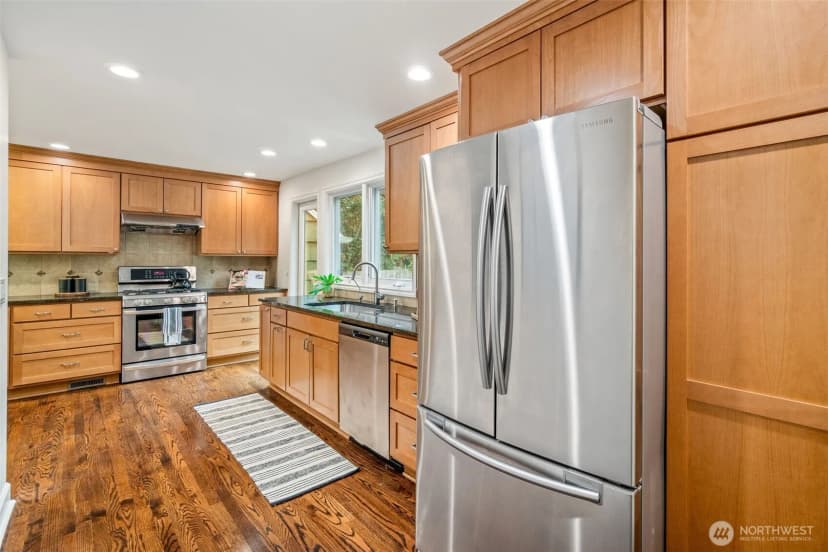 Property photo for 3039 Ne 86th St, Seattle photo 12