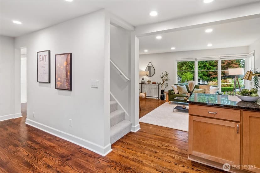 Property photo for 3039 Ne 86th St, Seattle photo 14