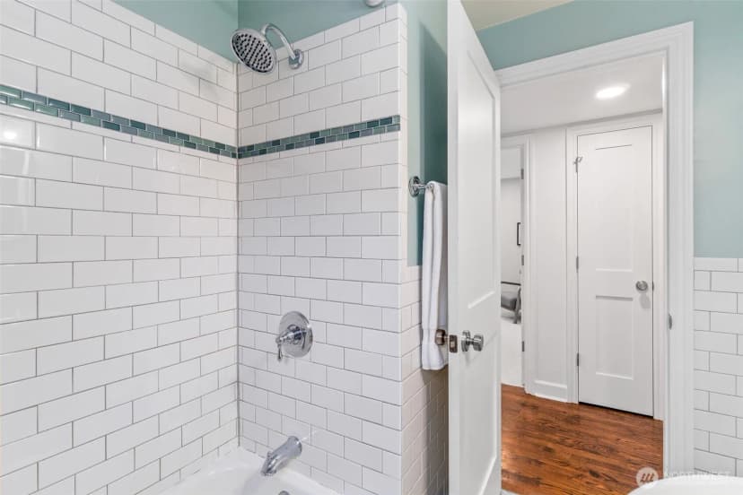 Property photo for 3039 Ne 86th St, Seattle photo 18