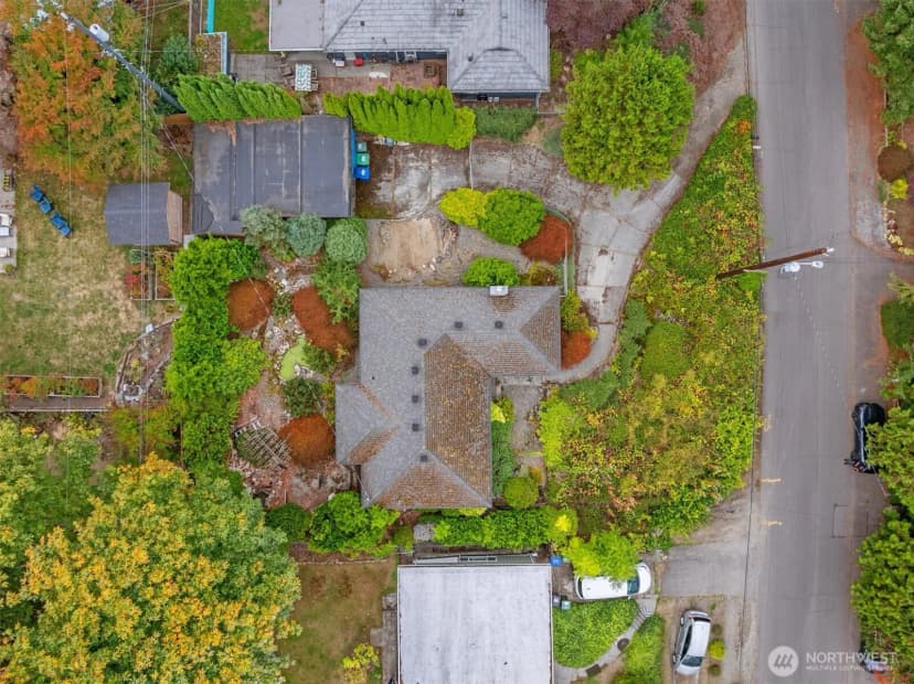 Property photo for 4005 Ne 88th Street, Seattle photo 2