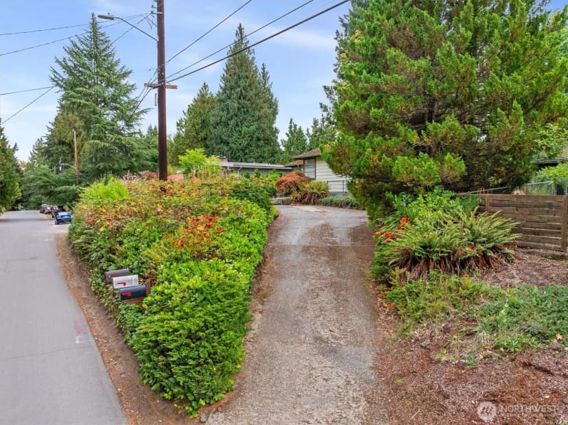 Property photo for 4005 Ne 88th Street, Seattle photo 9