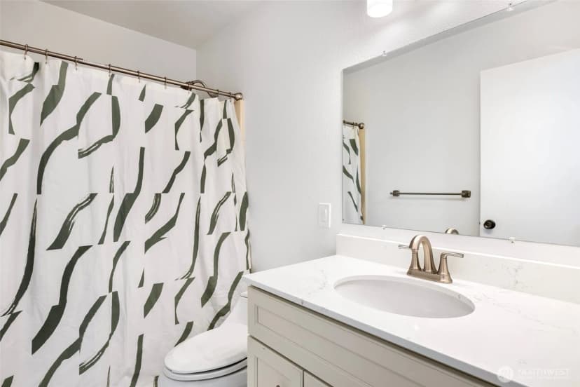 Property photo for 10817 Glen Acres Dr S #b, Seattle photo 17