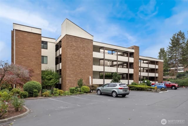 Property photo for 10817 Glen Acres Dr S #b, Seattle photo 2