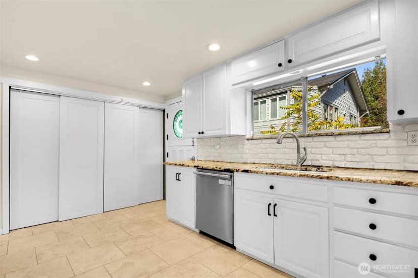 Property photo for 9515 Linden Avenue N, Seattle photo 10