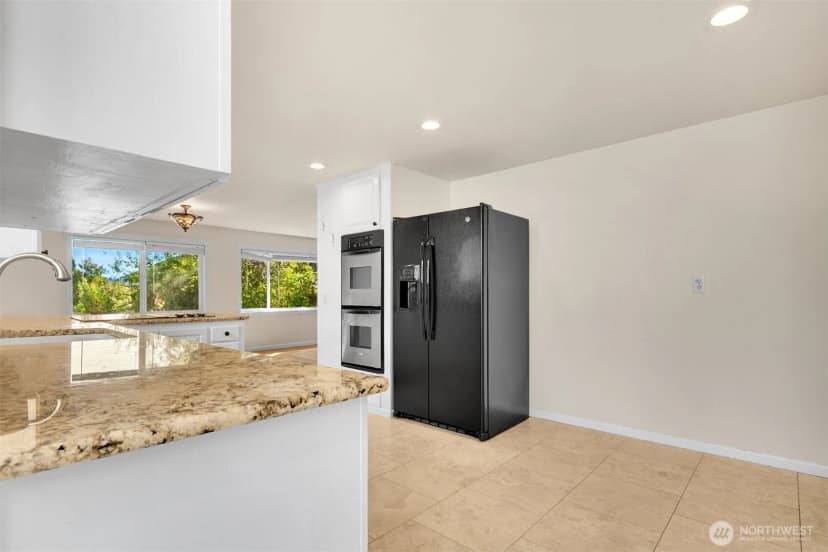 Property photo for 9515 Linden Avenue N, Seattle photo 8