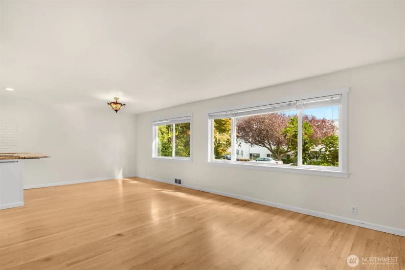 Property photo for 9515 Linden Avenue N, Seattle photo 13