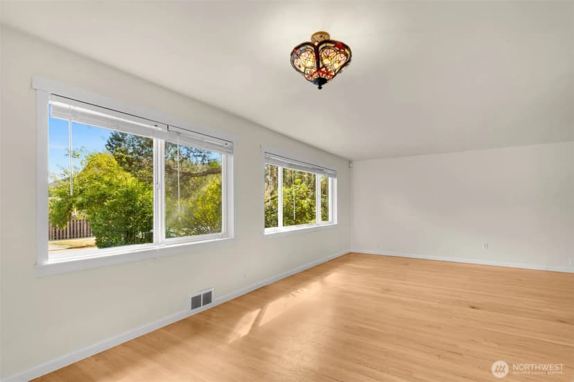 Property photo for 9515 Linden Avenue N, Seattle photo 14